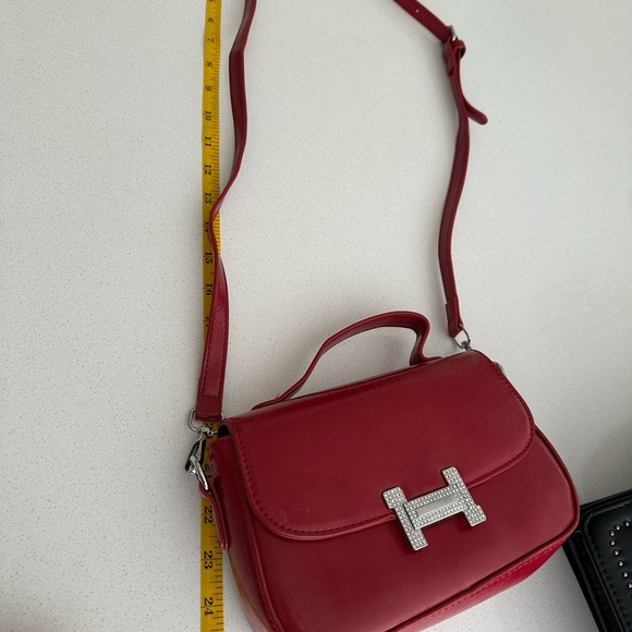 BOUTIQUE RED PURSE - Picture 10 of 10